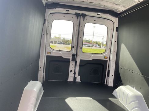 New 2026 Ford Transit 250 148 Medium Roof RWD image 30
