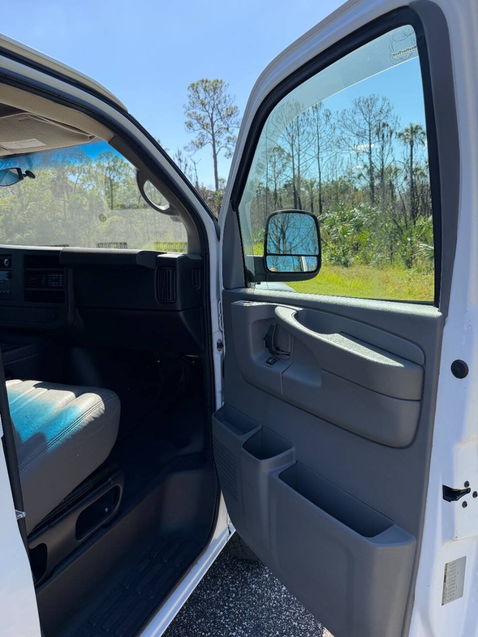 Used 2011 GMC Savana 2500 RWD image 23