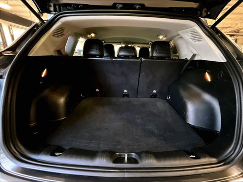 Used 2018 Jeep Compass Limited image 17