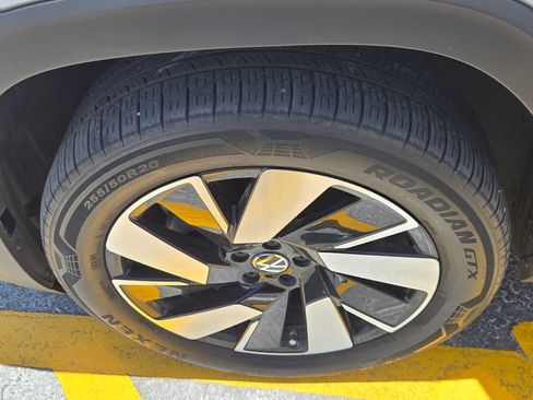 Certified 2024 Volkswagen Atlas Cross Sport SE FWD image 5