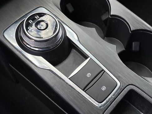 Certified 2025 Ford Escape SE image 27