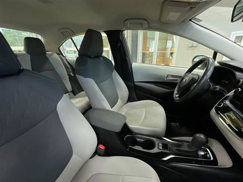 Used 2021 Toyota Corolla LE FWD image 30
