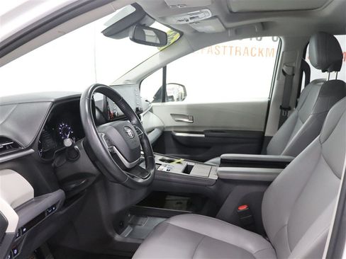 Used 2021 Toyota Sienna XLE w/ XLE Plus Package AWD/4WD image 14