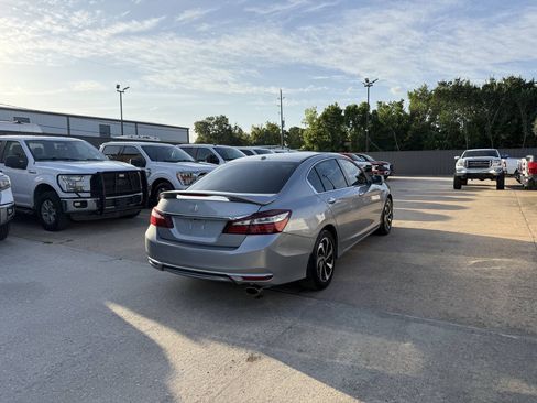 Used 2016 Honda Accord EX image 5