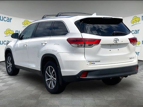 Used 2019 Toyota Highlander XLE AWD/4WD image 4