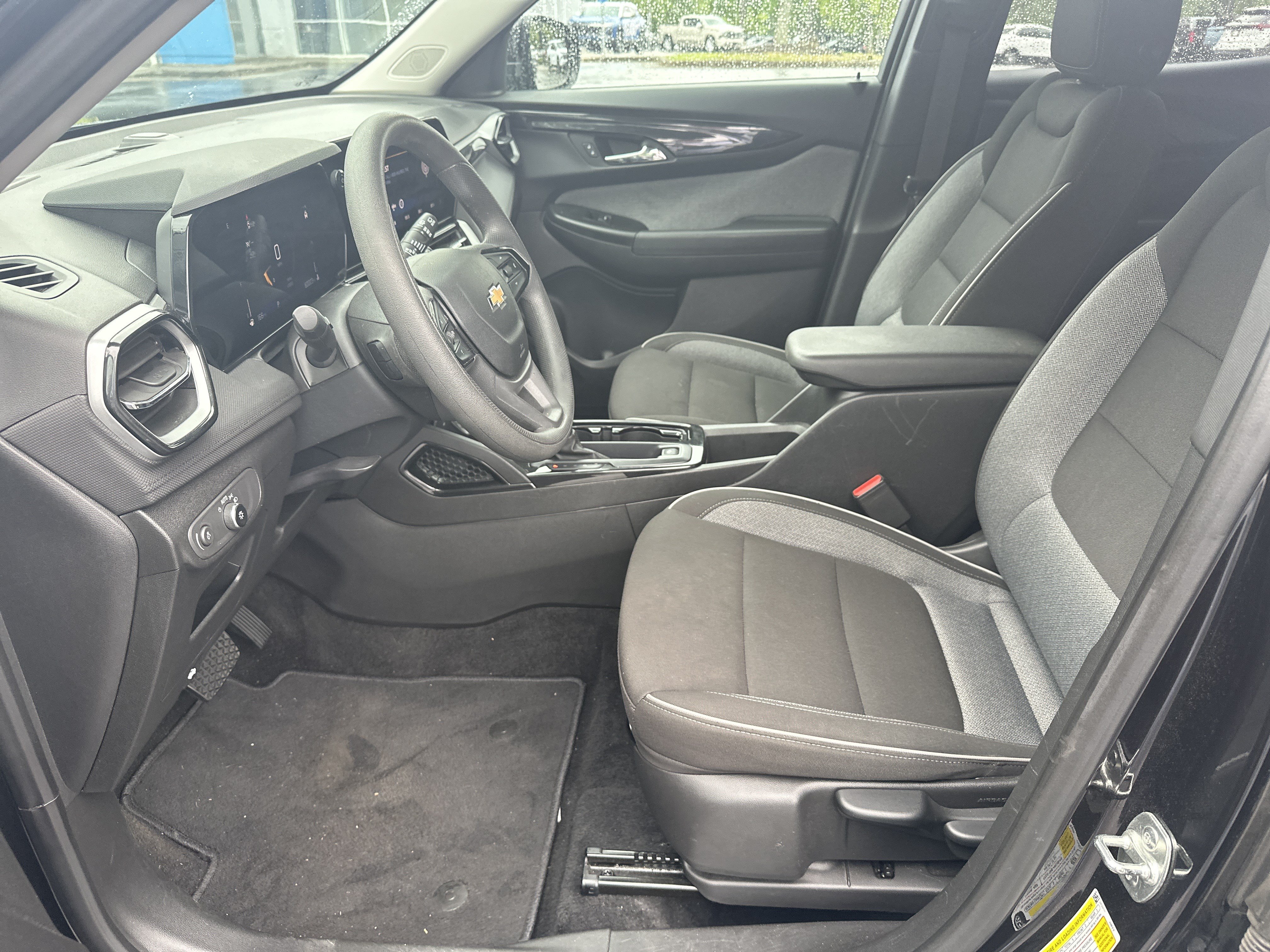 Used 2025 Chevrolet TrailBlazer LT FWD image 9