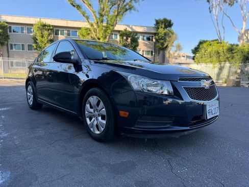 Used 2014 Chevrolet Cruze LS image 4