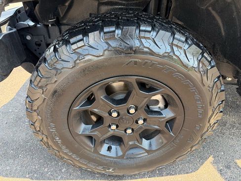 Used 2023 Jeep Gladiator Sport image 14