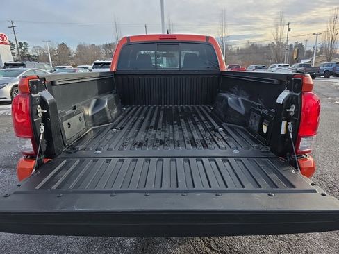 Used 2017 Toyota Tacoma TRD Sport image 7