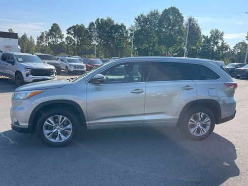 Used 2015 Toyota Highlander XLE image 2