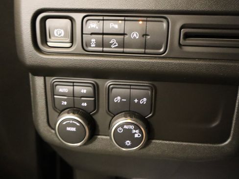 Used 2024 Chevrolet Suburban Z71 AWD/4WD image 33