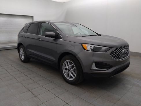 Used 2024 Ford Edge SEL image 11