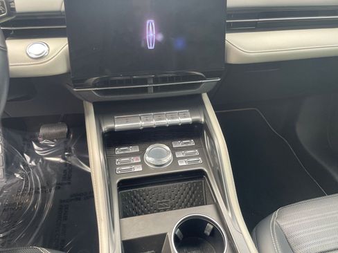 Used 2024 Lincoln Nautilus Reserve image 37