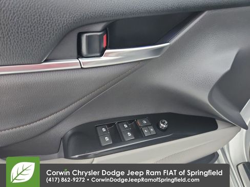 Used 2018 Toyota Camry XLE image 21