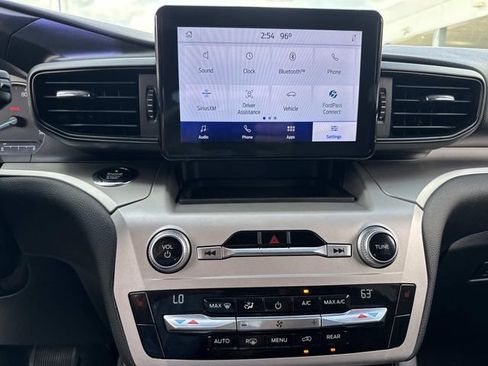 Certified 2021 Ford Explorer XLT RWD image 24
