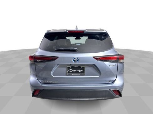 Used 2024 Toyota Highlander XLE AWD/4WD image 7