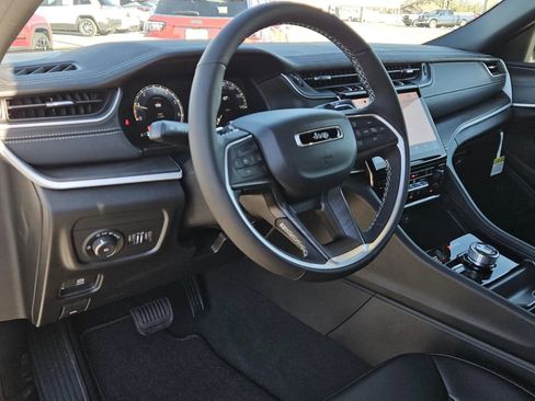 New 2025 Jeep Grand Cherokee Limited image 22