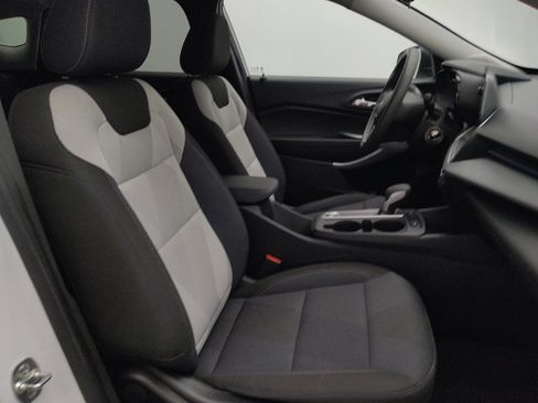 Used 2025 Chevrolet Trax LS FWD image 21