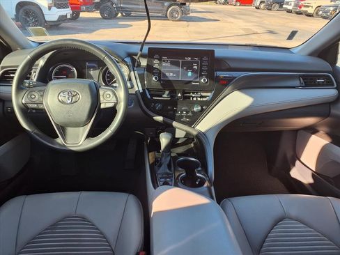 Used 2024 Toyota Camry SE image 3