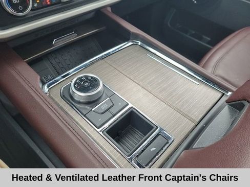 Used 2024 Ford Expedition Limited image 11