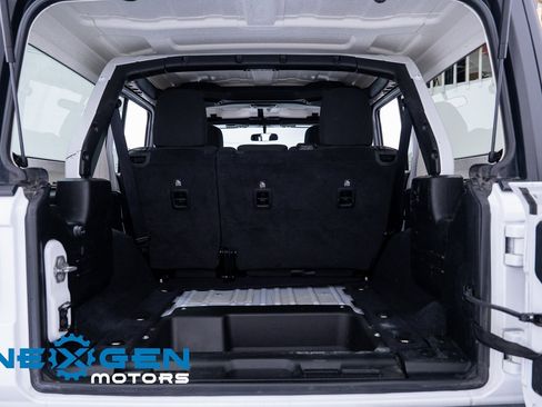 Used 2020 Jeep Wrangler Unlimited Sahara image 37