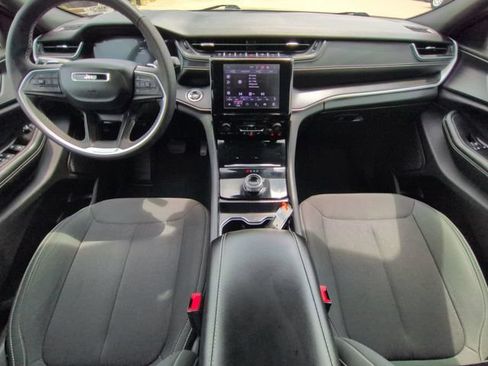 Used 2024 Jeep Grand Cherokee L Laredo RWD image 18