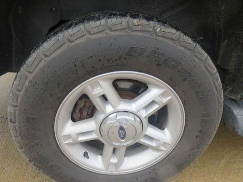 Used 2004 Ford Explorer XLT image 11