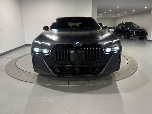 Used 2023 BMW 740i w/ Parking Assistance Package RWD image 4