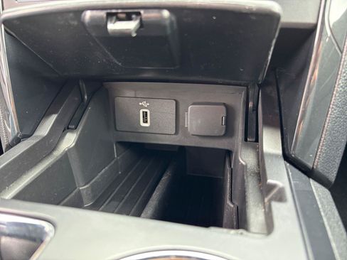 Used 2018 Ford Explorer XLT w/ Equipment Group 202A AWD/4WD image 32