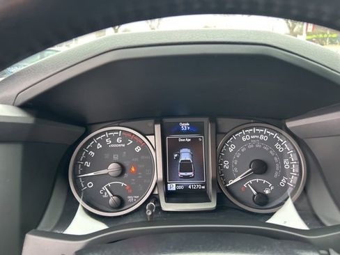 Used 2022 Toyota Tacoma TRD Off-Road w/ Technology Package image 21