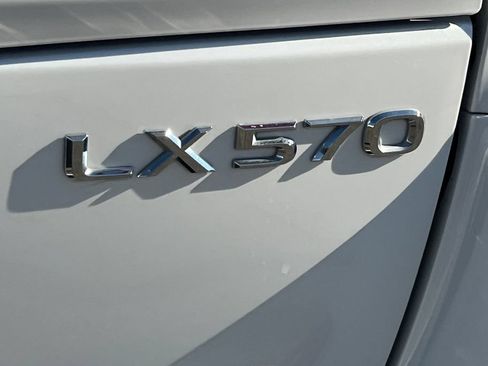 Used 2017 Lexus LX 570 4WD image 32