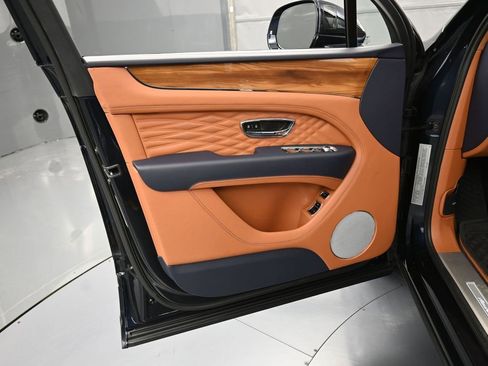Certified 2024 Bentley Bentayga Azure image 15