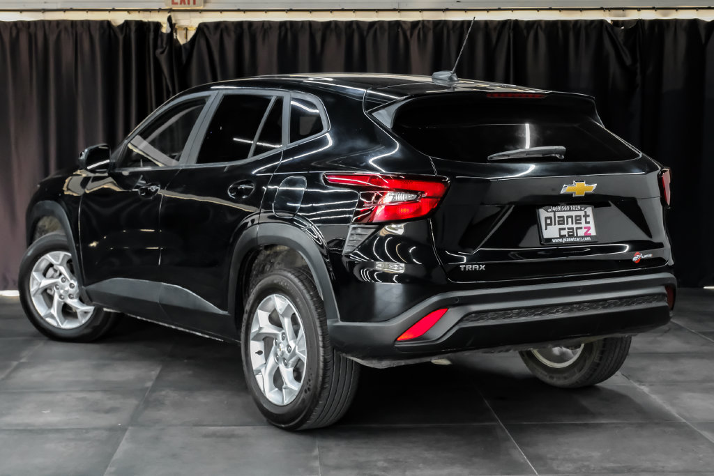 Used 2025 Chevrolet Trax LS w/ LS Convenience Package FWD image 10