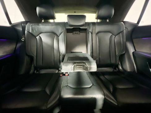 Used 2019 Audi Q8 Prestige w/ Luxury Package image 33