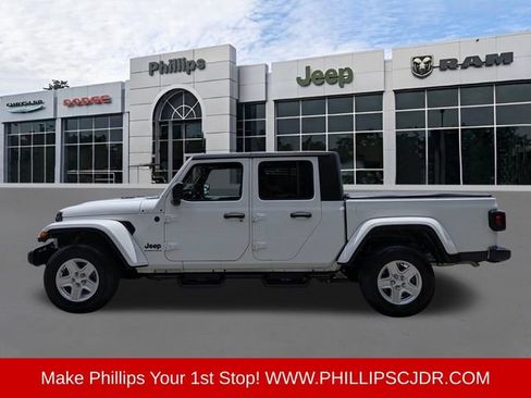 Used 2023 Jeep Gladiator Sport AWD/4WD image 6