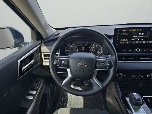 Used 2025 Mitsubishi Outlander SE AWD/4WD image 24