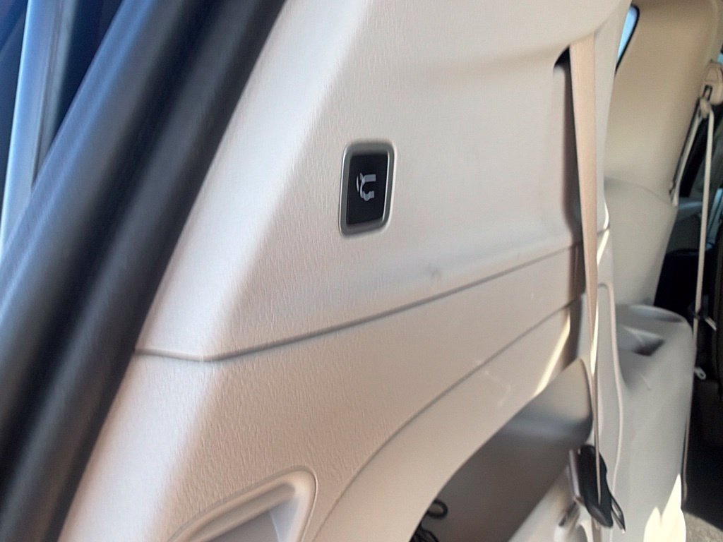 Used 2023 Chrysler Pacifica Touring-L FWD image 16