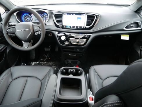 New 2026 Chrysler Pacifica Select image 12