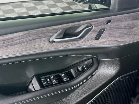 Used 2023 Jeep Grand Cherokee Overland w/ Luxury Tech Group IV image 24