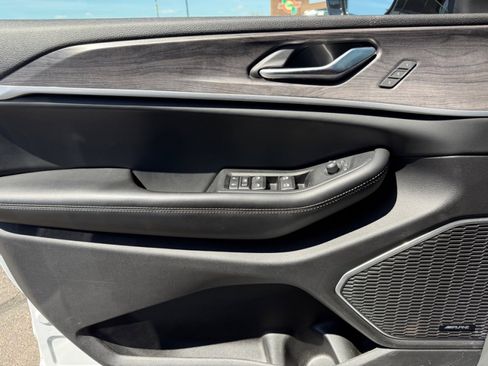 Used 2022 Jeep Grand Cherokee Limited image 43