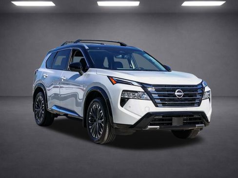 Used 2026 Nissan Rogue Platinum w/ Platinum Premium Package AWD/4WD image 2