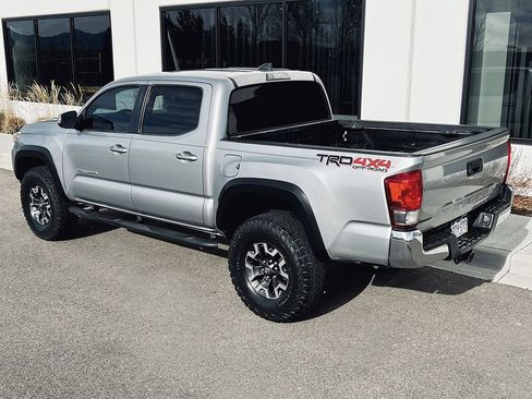 Used 2016 Toyota Tacoma TRD Off-Road image 23