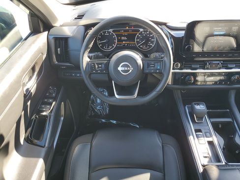 Certified 2024 Nissan Pathfinder SL image 16