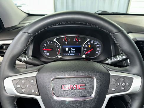 Certified 2023 GMC Acadia SLT w/ Preferred Package image 9