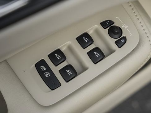 Used 2022 Volvo XC60 T8 Inscription w/ Advanced Package image 37