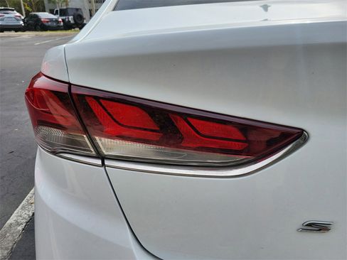 Used 2018 Hyundai Sonata SEL w/ Tech Package 02 image 10