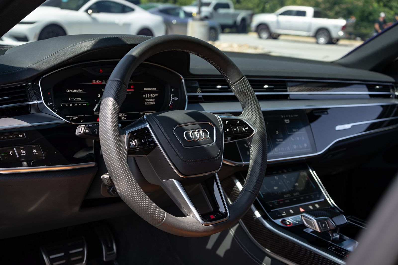 Used 2024 Audi S8 AWD/4WD image 29