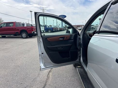 Used 2016 Chevrolet Traverse LT AWD/4WD image 11
