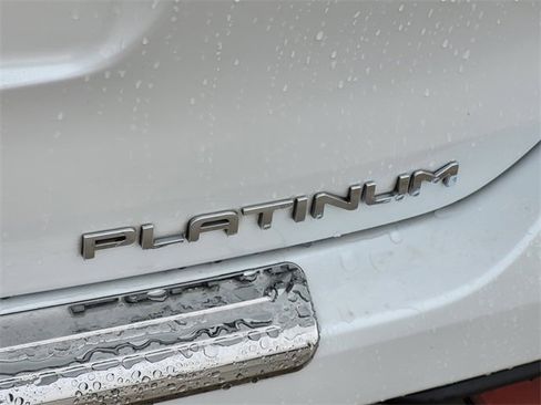 Used 2022 Toyota Highlander Platinum image 8