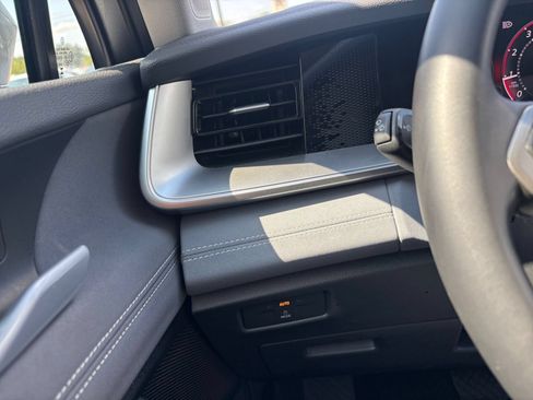 Used 2026 Volkswagen Tiguan SE AWD/4WD image 35